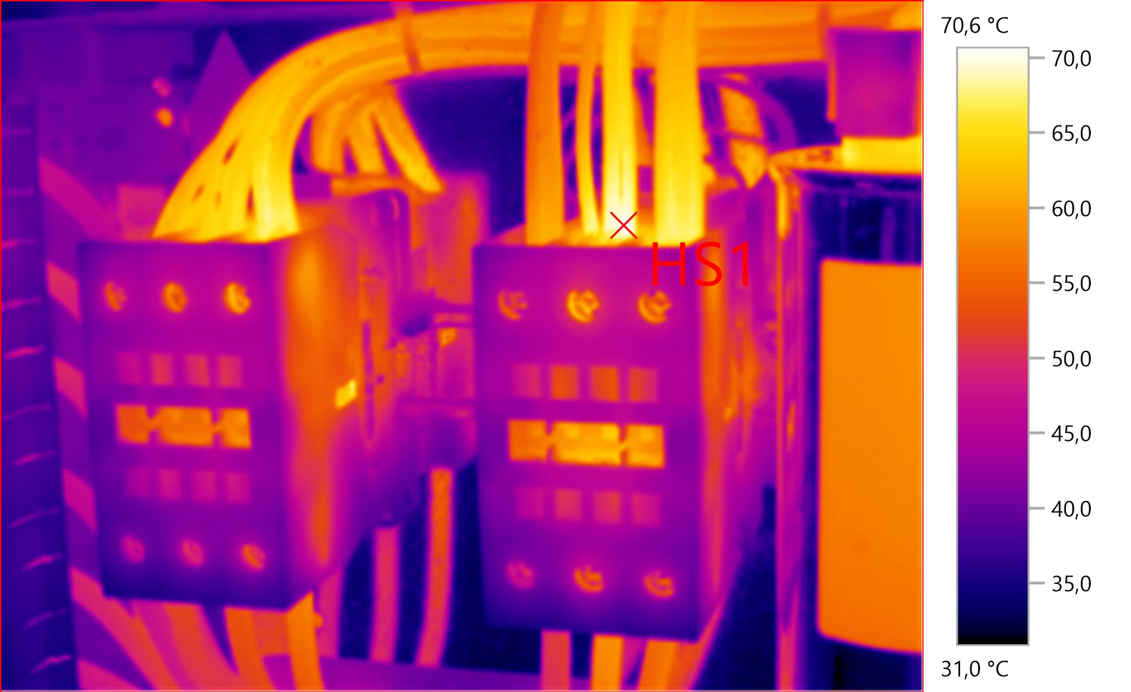 Thermografie einer elektrischen Anlage mit auffälliger Erwärmung an einem Leiteranschluss